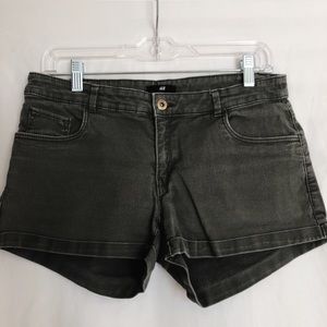 Women’s H&M olive green shorts, size 10